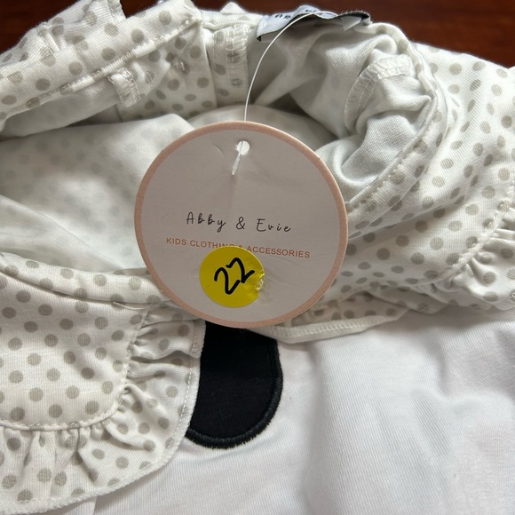 Ghost Onesie | Halloween Onesie with Polka Dot Sleeves NWT Size: 6m BONUS PIECE - Picture 5 of 10